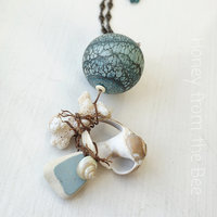 Beach pendant in aqua and white
