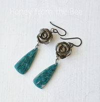 Rose earrings with gemstone dangle