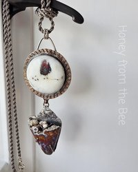 Statement necklace in red and white