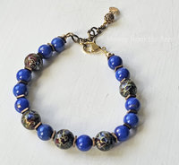 Bead bracelet in blue and burgundy