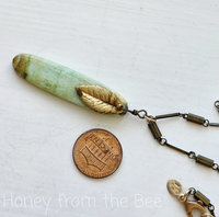 Simply beautiful pendant in green and gold