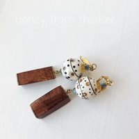 Casual earrings in white and blue and brown