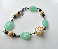 Beaded bracelet in green and yellow