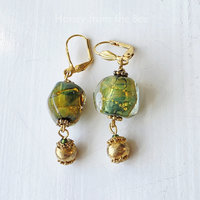 Spring earrings in green and gold
