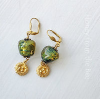 Spring earrings in green and gold