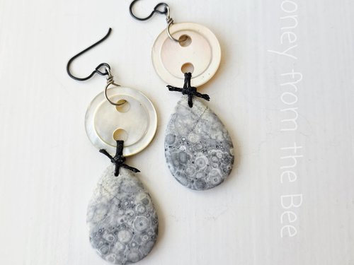 Antique button earrings in mother of pearl with jasper