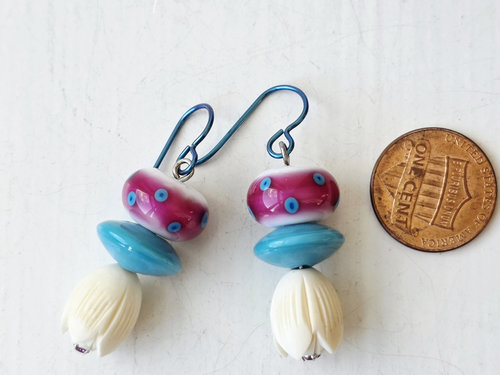 Summer earrings in hot pink and turquoise