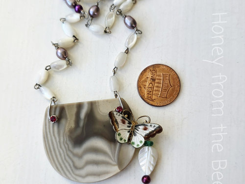 Gemstone necklace in cream and brown