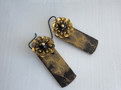 Statement earrings in gold and black