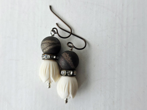 Floral earrings in brown and cream