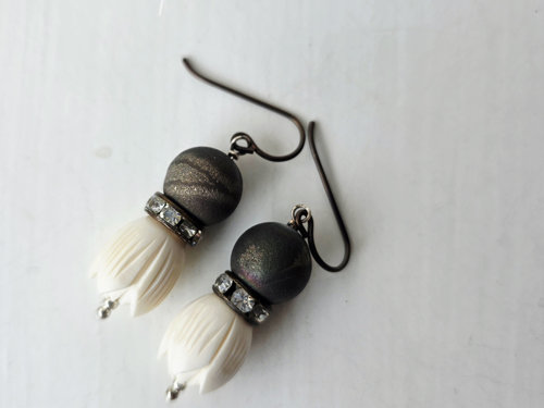 Crystal earrings in brown and cream
