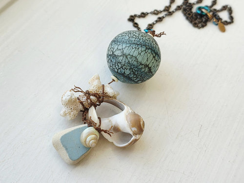 Statement necklace for the beach