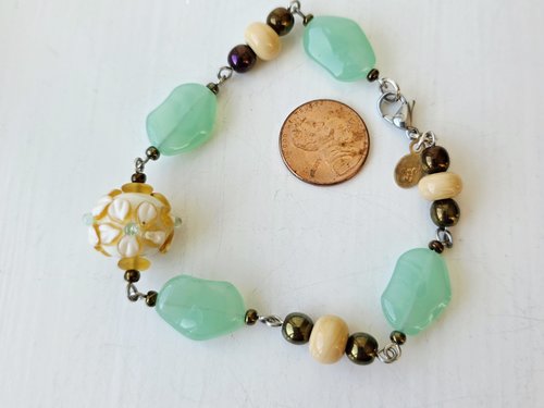 Daisy bracelet in yellow, cream and green