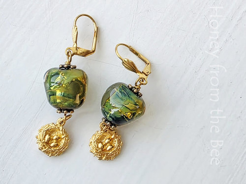 Spring earrings in green and gold