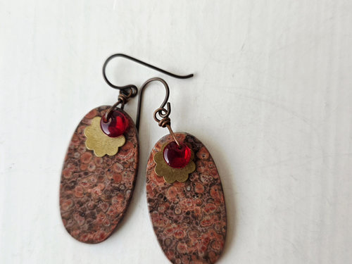 Flower earrings in red