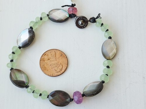 Beaded bracelet in faceted grey, green and pink beads