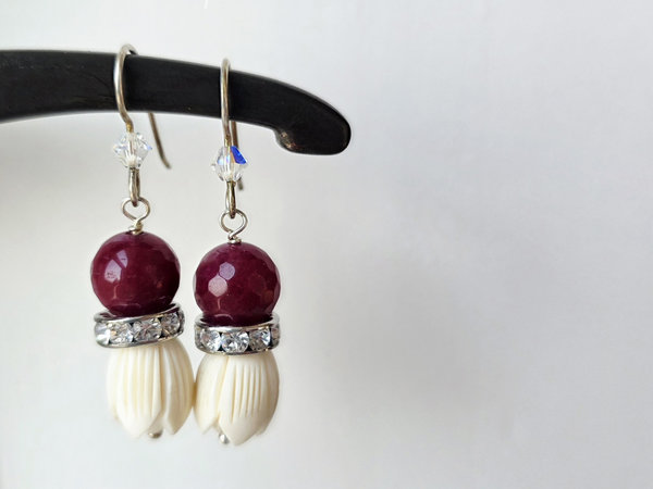 Flower earrings in red and cream